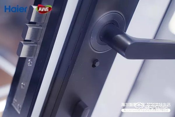 3.上海AWE海尔智能门锁新品发布：一握开启智慧新生活.jpg